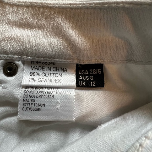 White jeans with beaded detail. Zippers at bottom cuffs. Size 6. - Picture 7 of 7